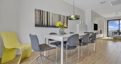 Oceanview Luxury With Dedicated Workspace