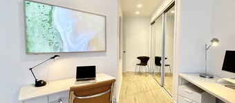 Oceanview Luxury With Dedicated Workspace