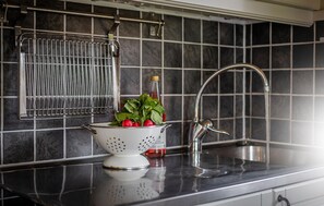 Fridge, stovetop, coffee/tea maker