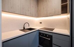 Kühlschrank, Ofen, Herdplatte, Geschirrspüler