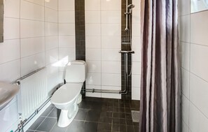 Shower - 2 bedroom nice home in Byxelkrok (Byxelkrok)