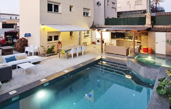 A heated pool - Gorgeous home in Alcora with heated swimming pool (Alcora)