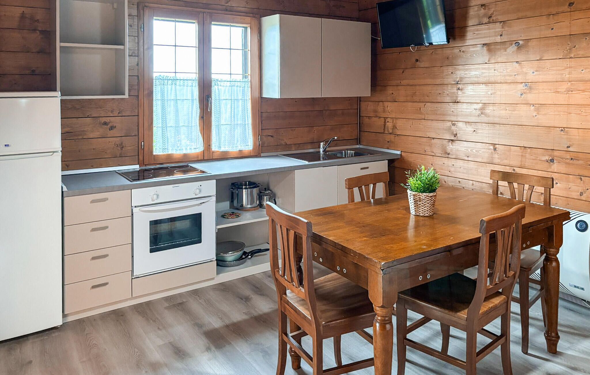 Kühlschrank, Herdplatte, Geschirrspüler, Kochgeschirr/Geschirr/Besteck