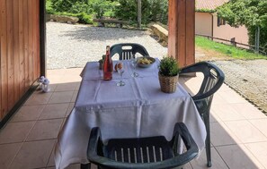 Outdoor dining - Country house Chiciabocca (Apecchio)