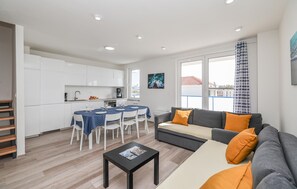 Smart TV - Nice home in Privlaka (Privlaka)