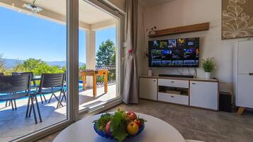 Smart TV, foosball, table tennis