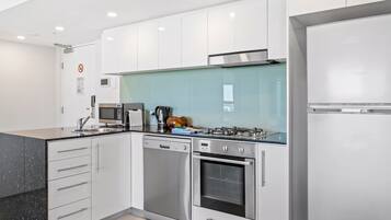 Apartment | Private kitchen | Cookware/dishes/utensils