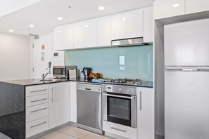 Căn hộ | Bếp riêng | Dụng cụ nấu nướng/bát dĩa/dao nĩa 