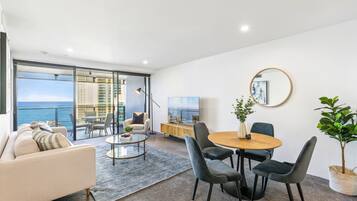 Apartment | Dining