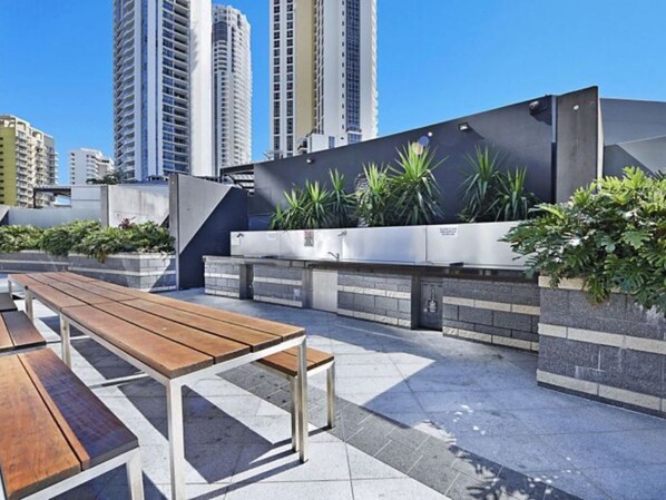 Apartment | Outdoor dining