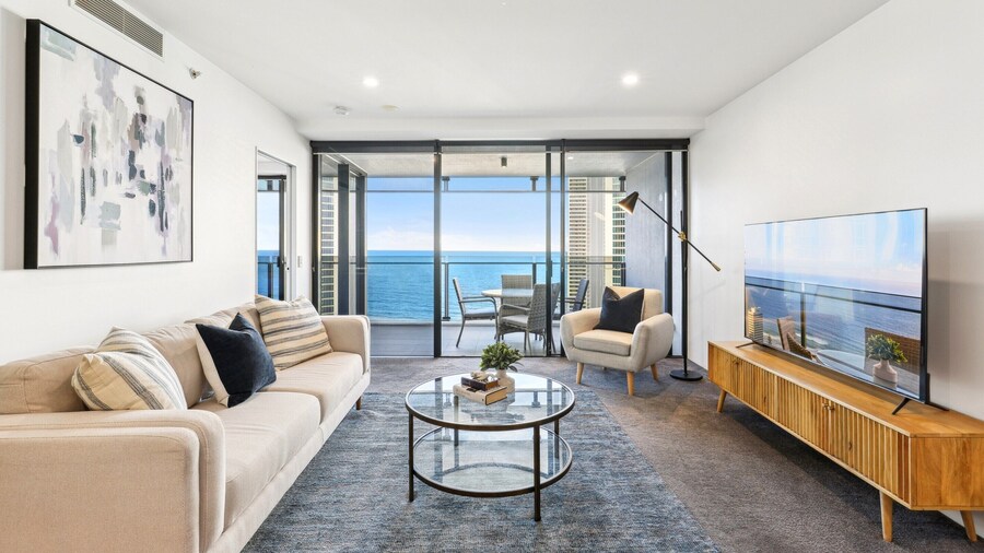 Circle on Cavill Luxe 2-bed With Views & Pool