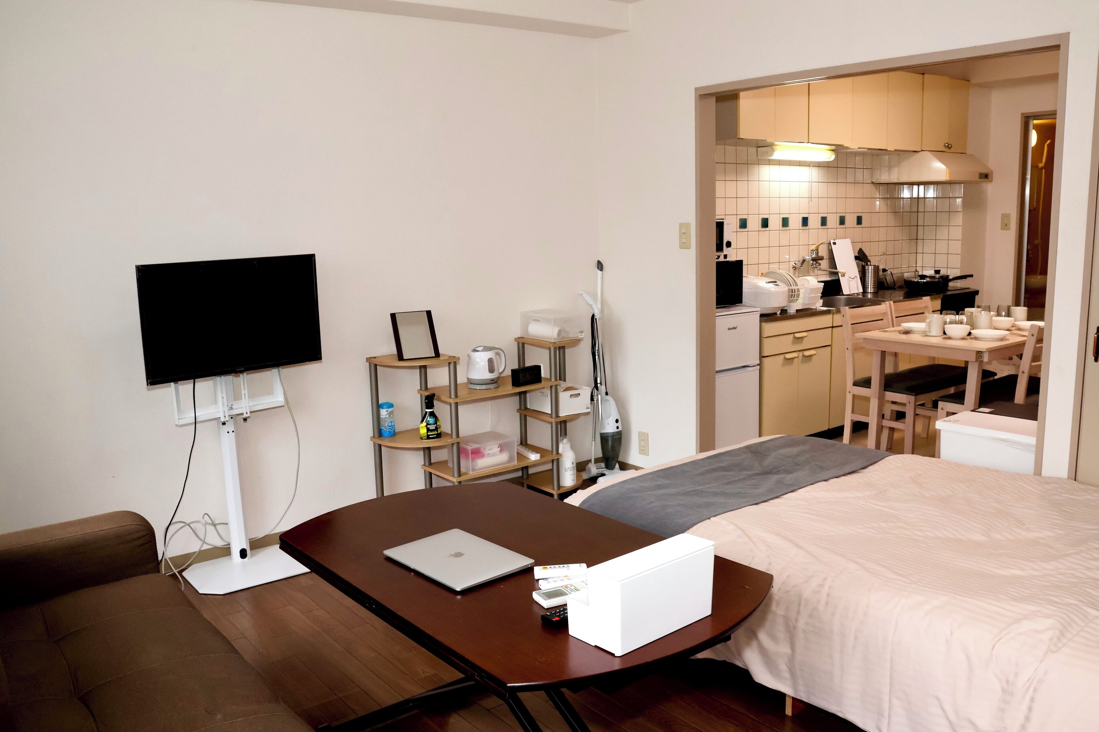 3 bedrooms, internet, bed sheets