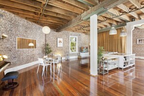 Apartment | Living room - New York-style Loft in Sydney CBD (Sydney)