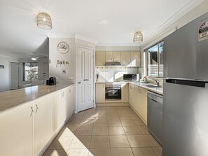 Apartment | Private kitchen | Cookware/dishes/utensils