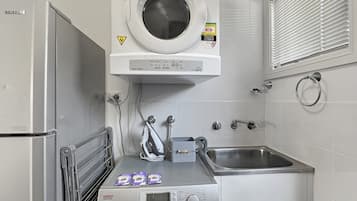 Departamento | Baño | Tina, secadora de cabello, toallas, jabón