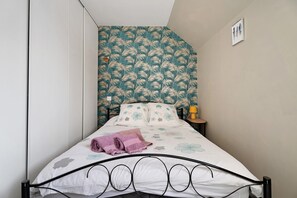 1 bedroom, WiFi, bed sheets