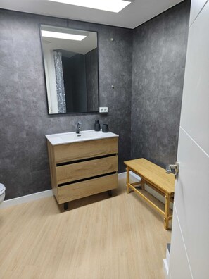 Bathroom - Renovated apartment for up to 5 people (Elda)