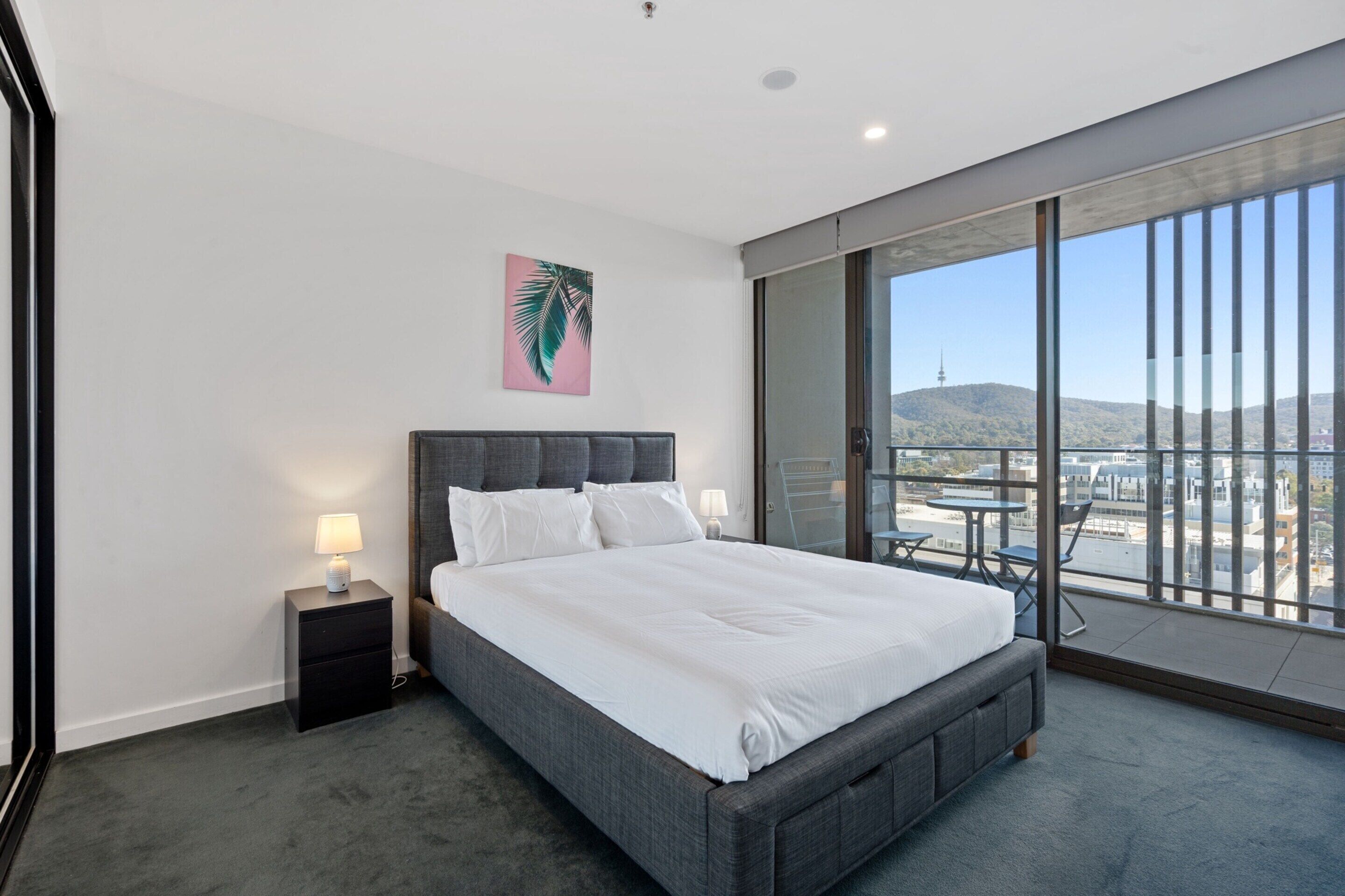 1 غرفة نوم ومكواة/لوح كي وملاءات أسرّة