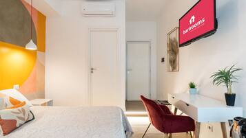 Standard Double Room | Desk, iron/ironing board, free WiFi