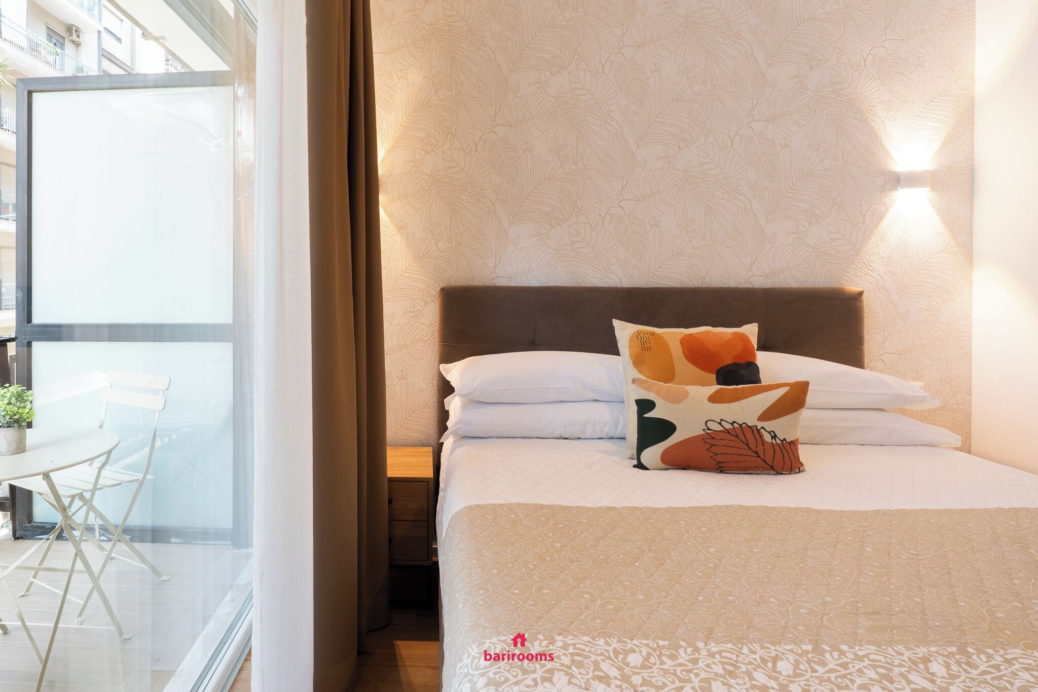 Kahden hengen deluxe-huone | Työpöytä, silitysrauta/-lauta, ilmainen Wi-Fi