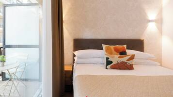 Quarto casal luxo | Escrivaninha, ferros/tábuas de passar roupa, Wi-Fi de cortesia