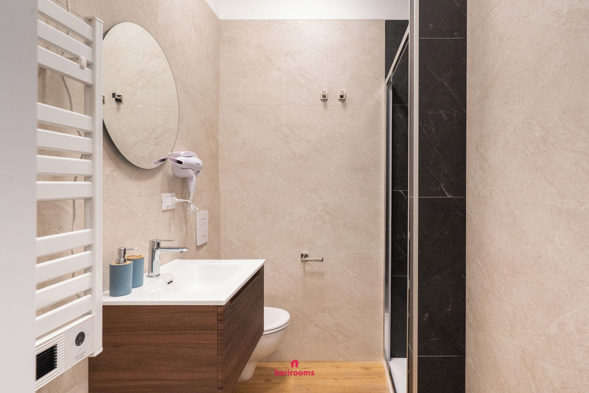 Deluxe-Doppelzimmer | Badezimmer | Dusche, Haartrockner, Handtücher, Seife