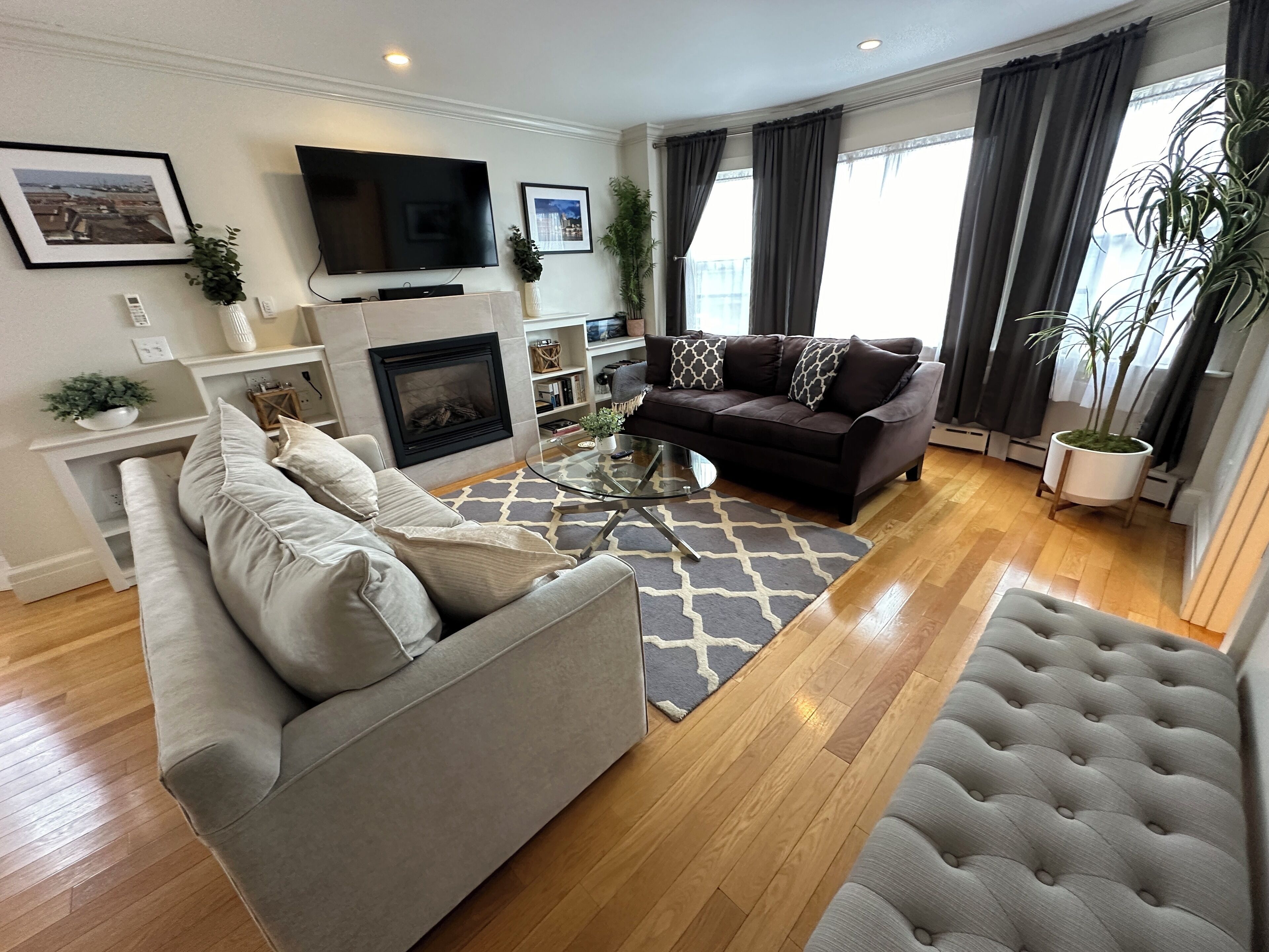 Entire Unique House /Broadway/ 6 Bed/ 3 Bath/ Sleeps 14 - Newport, RI