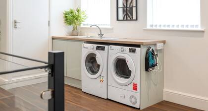 Hilltop Apartment 6 - UK50598