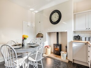 Dining - 2 bedroom accommodation in Edale, near Castleton (Edale, near Castleton)
