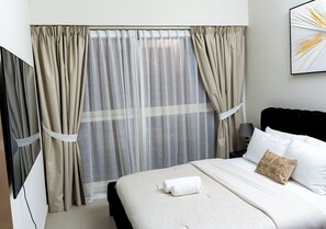 2 bedrooms, iron/ironing board, Internet, bed sheets - Charming 2-bedroom apartment with AC in vibrant Dubai-Jumeira Village Circle (Dubai)