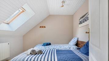 3 slaapkamers, een strijkplank/strijkijzer, wifi, beddengoed