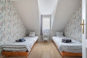 3 bedrooms, iron/ironing board, WiFi, bed sheets