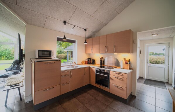Fridge, microwave, dishwasher, coffee/tea maker