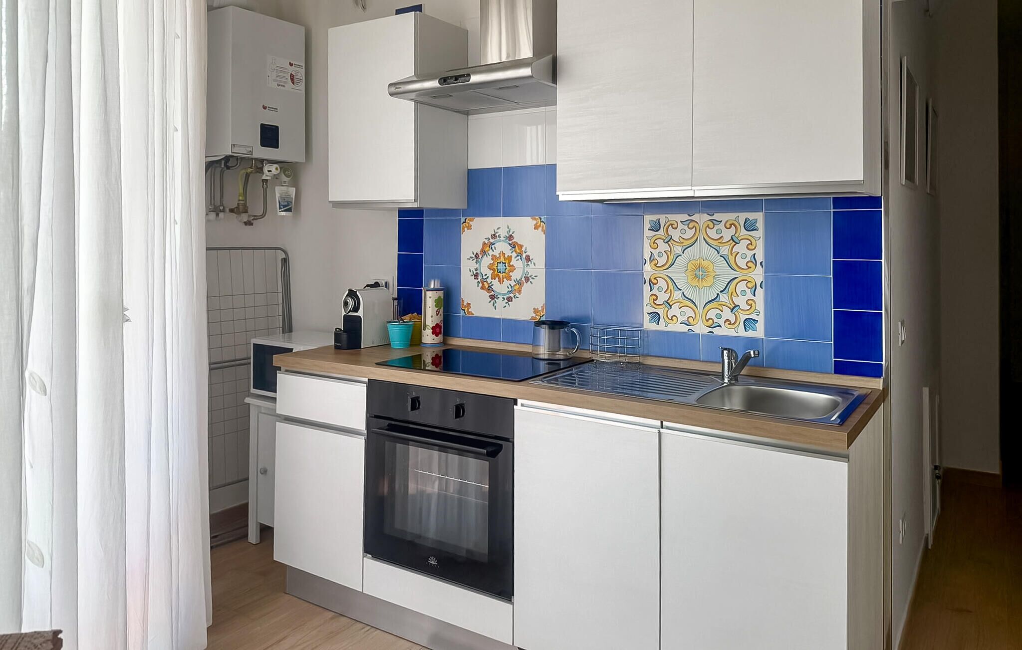 Fridge, stovetop, coffee/tea maker