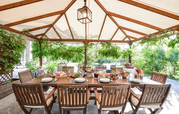 Outdoor dining