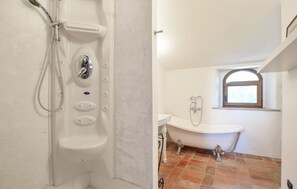 Shower, hair dryer - Lake front home in Arezzo (AR) (Arezzo (AR))