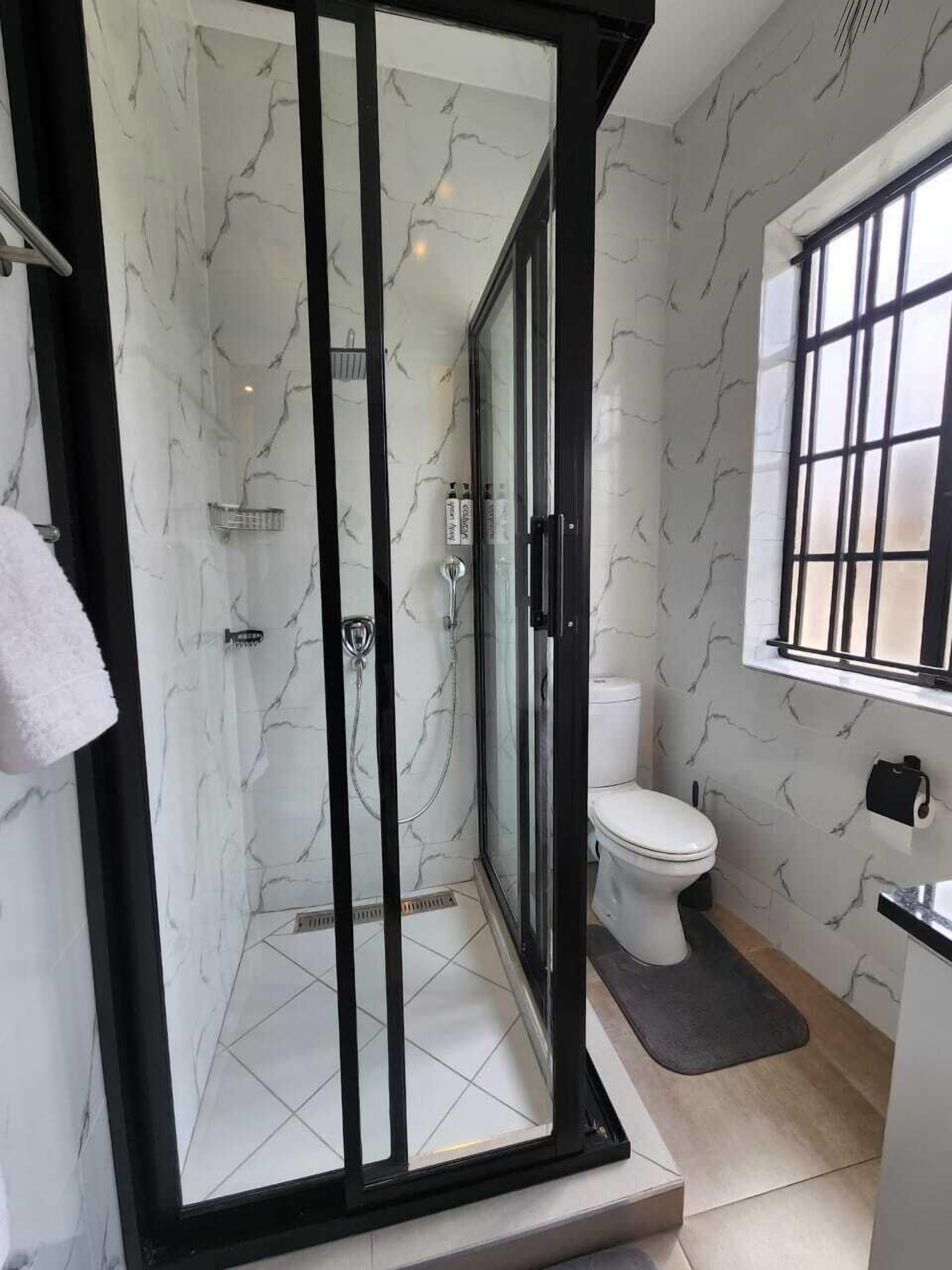 Articles de toilette gratuits, chaussons, serviettes fournies, savon