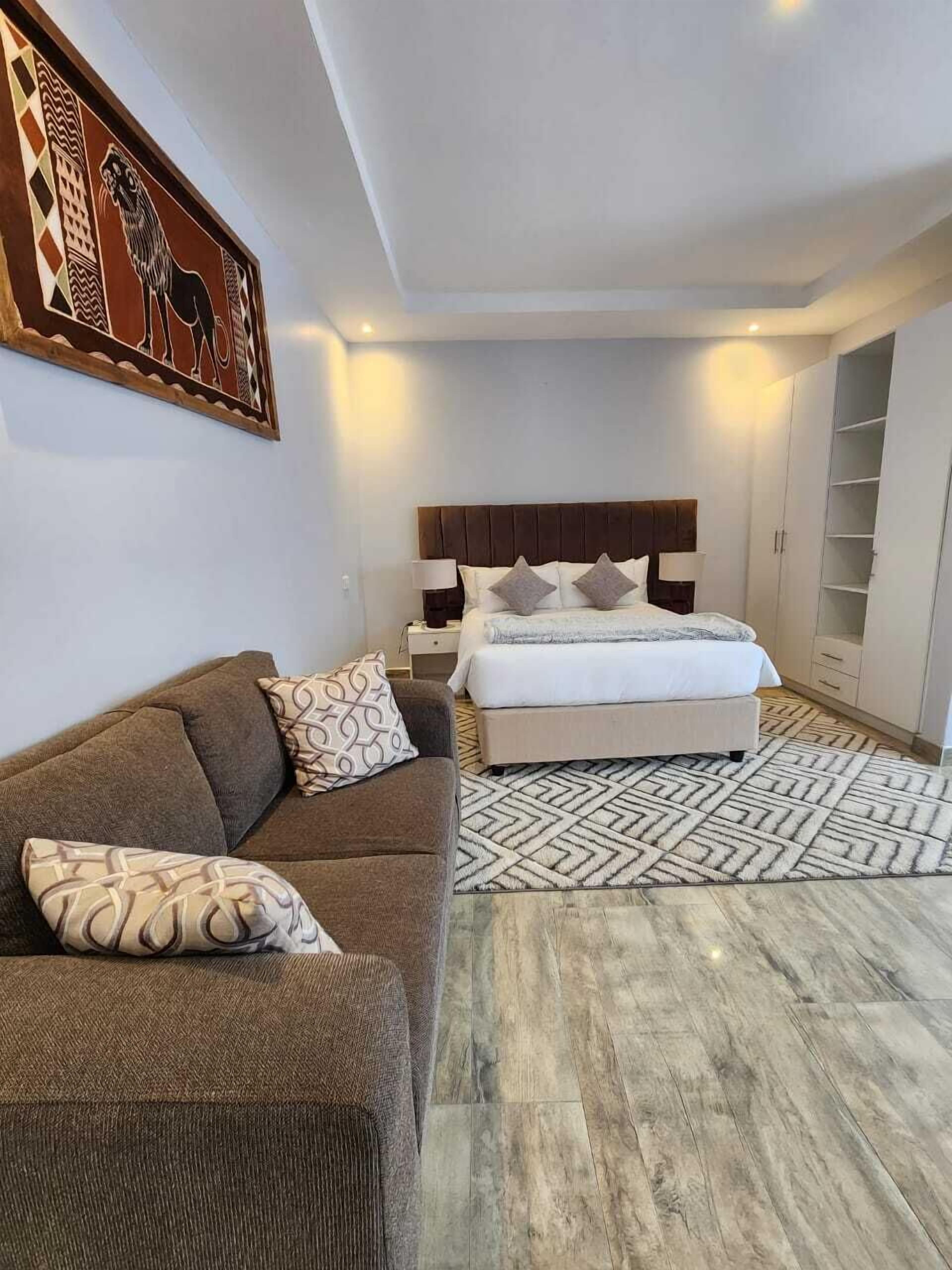 Caja fuerte, escritorio, espacio para trabajar con un portátil