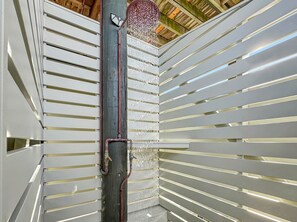 Apartment | Garden - 2-bed Beach Haven With Garden & Alfresco Dining (Malua Bay)