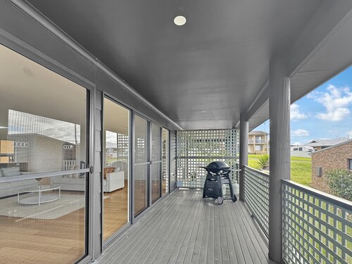 2-bed Beach Haven With Garden & Alfresco Dining