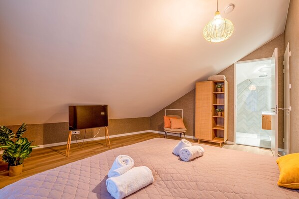 Villa | 4 bedrooms, individually furnished, iron/ironing board, bed sheets