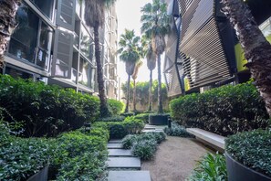 المنطقة المحيطة بالمنشأة