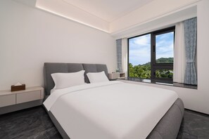 ستائر تعتيم وتجهيزات عازلة للصوت وواي فاي مجانًا