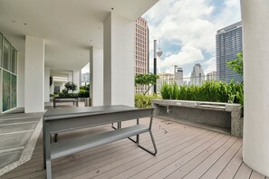 شرفة على السطح