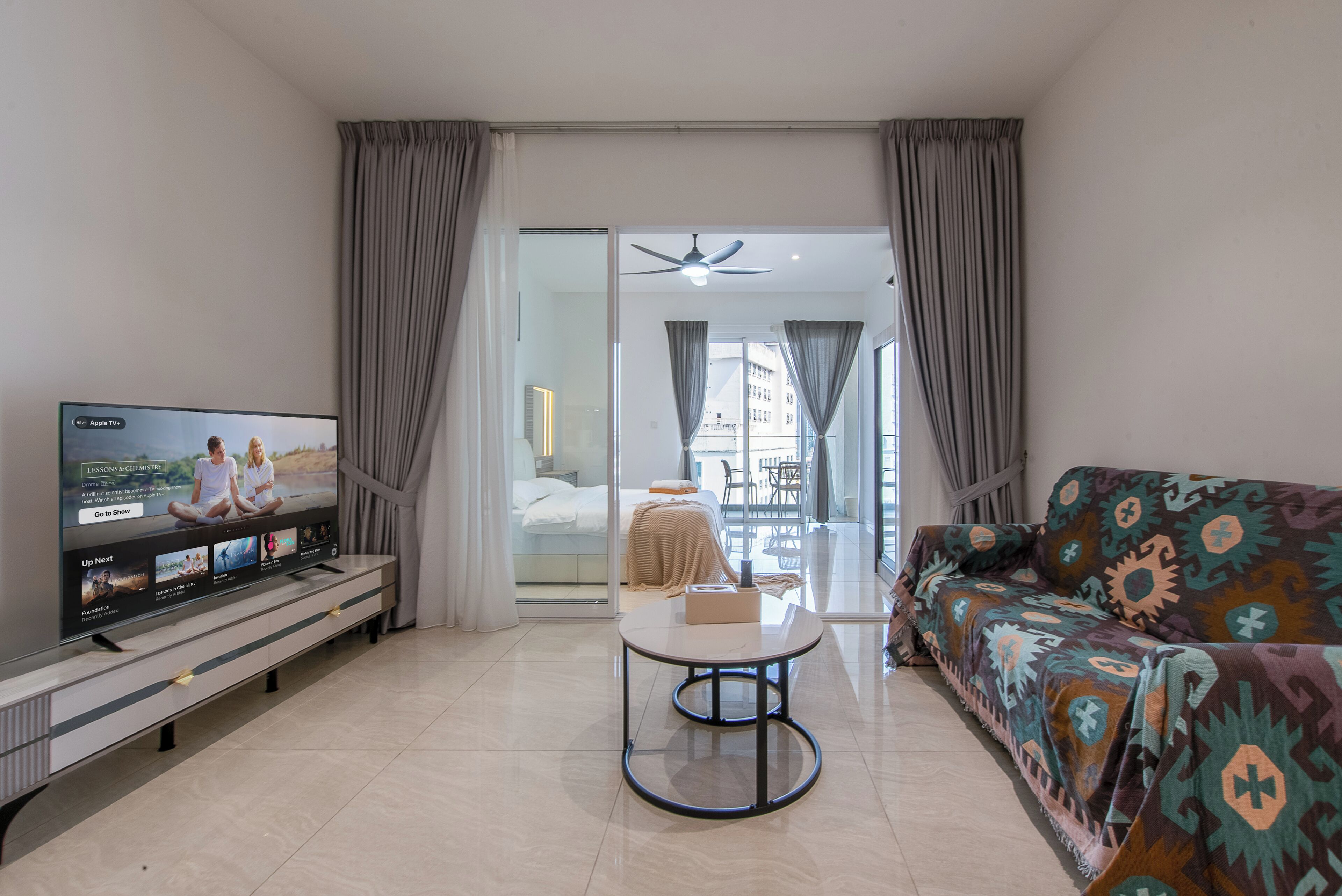 Suite de lujo, 3 habitaciones, balcón, vista a la ciudad | Ropa de cama hipoalergénica y escritorio 