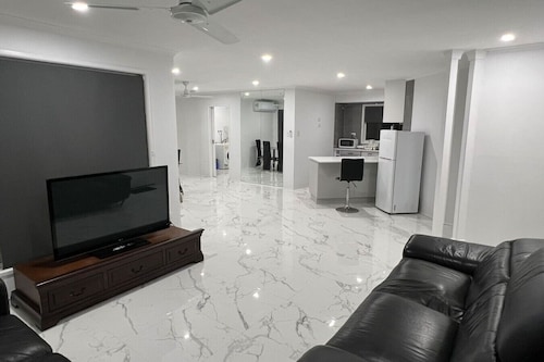 SPA House ,4 BDR, 5 beds,Master with A/C