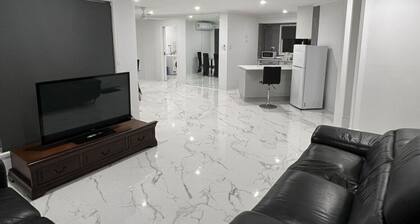 SPA House ,4 BDR, 5 beds,Master with A/C