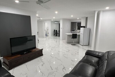 SPA House ,4 BDR, 5 beds,Master with A/C