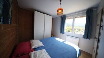 2 chambres, fer et planche Ă repasser, Wi-Fi, draps fournis