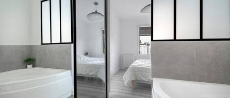 6 habitaciones, tabla de planchar con plancha y wifi gratis